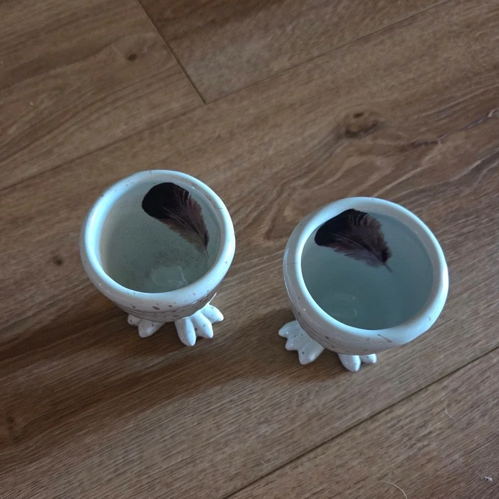 Set of 2 Speckled Ceramic Egg‎ Cups with Bird Claw Feet and Feather Detail